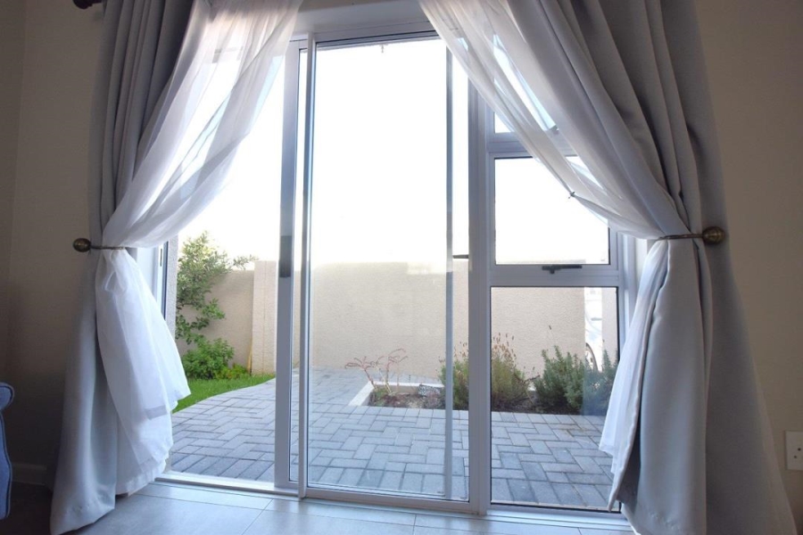 To Let 1 Bedroom Property for Rent in Sunningdale Western Cape